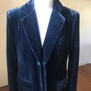 Pea in the Pod velvet blazer.